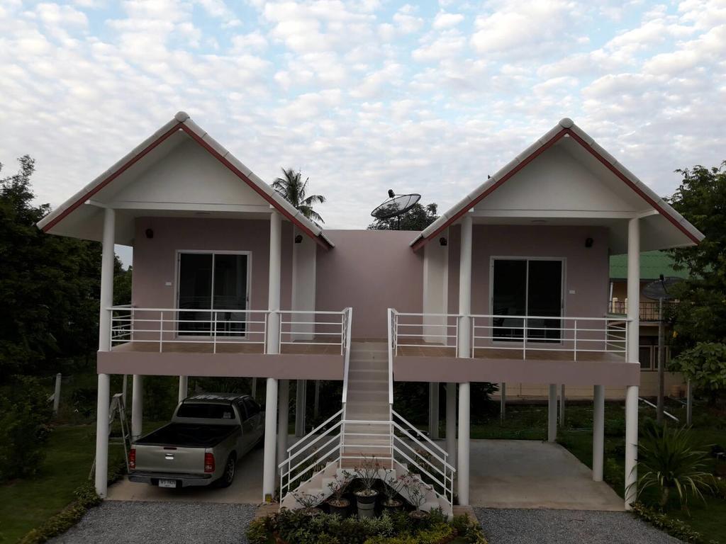 Отель Baan Suan Geb Tawan Лопбури Экстерьер фото
